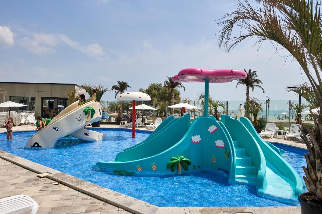 Fineloft Sea View Apartment-Spa N Pools Beach Resort Năvodari Exteriér fotografie
